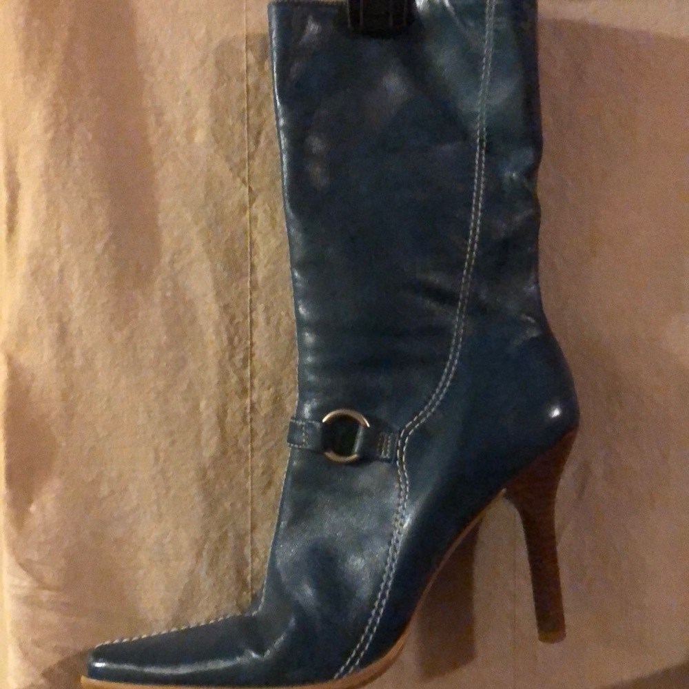 Blue bombshell